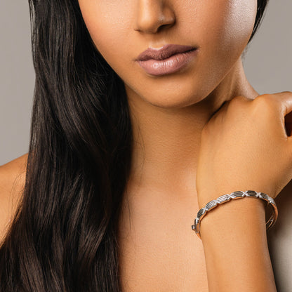 Bangle Alchimia Brillante, bagno di rodio – indossato