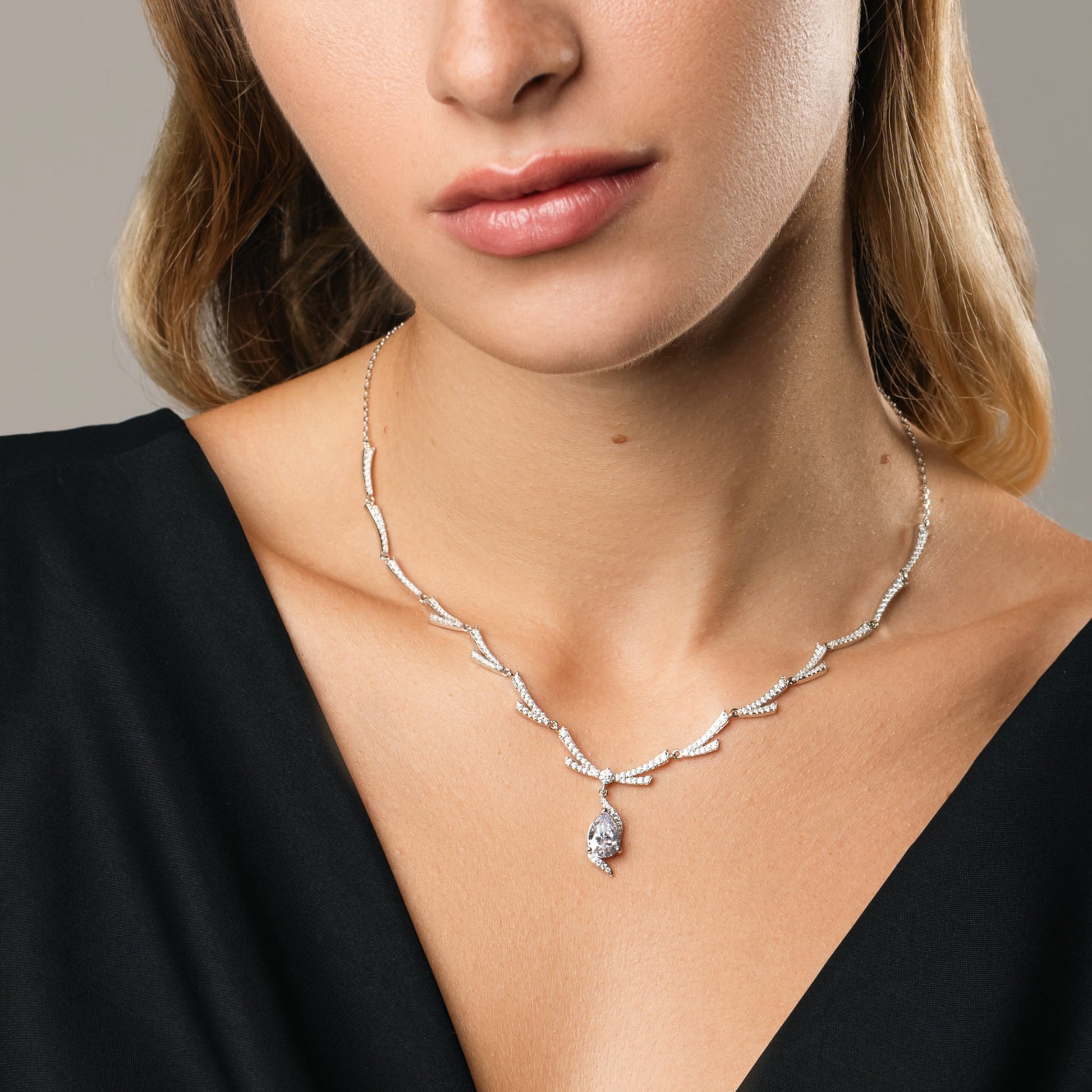 Collana Lumen Astra, bagno di rodio – dettaglio