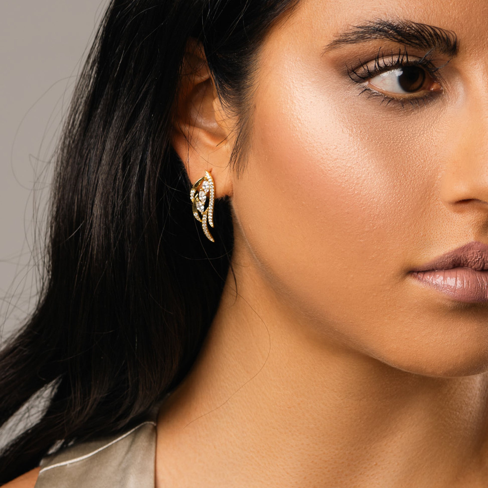 Orecchini Sguardo d'Intesa, bagno in oro 18k – indossato