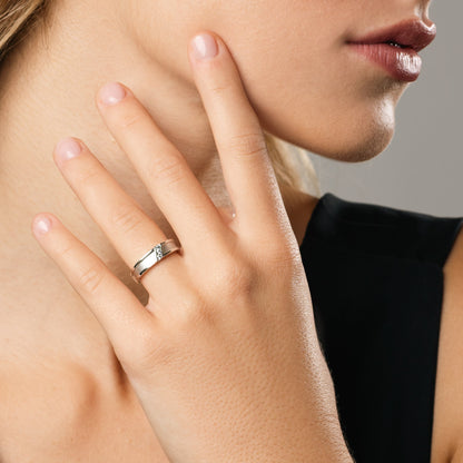Anello Linea d'Intesa, bagno di rodio – dettaglio